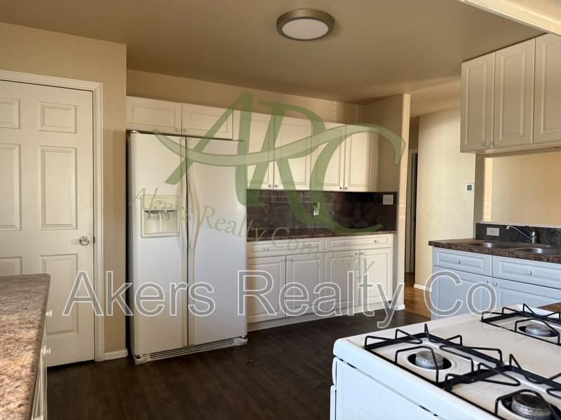 343 E Bond Ct - Photo 3 of 19
