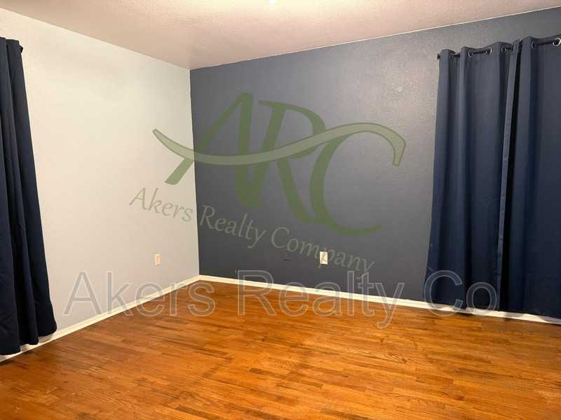 343 E Bond Ct - Photo 6 of 19