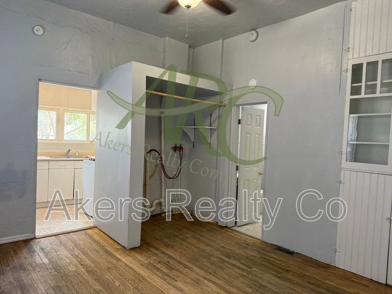523 E Adams Ave - Photo 5 of 12