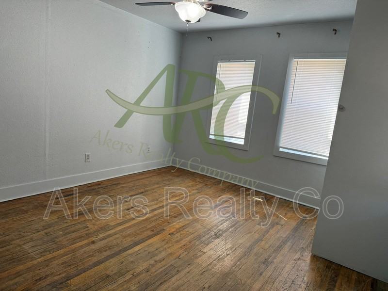 523 E Adams Ave - Photo 6 of 12