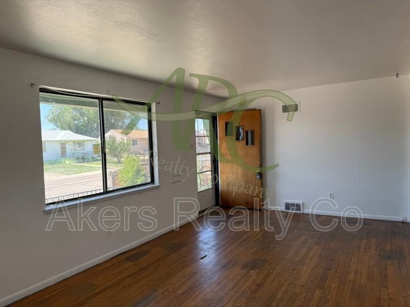 2601 Columbine Ave - Photo 2 of 15