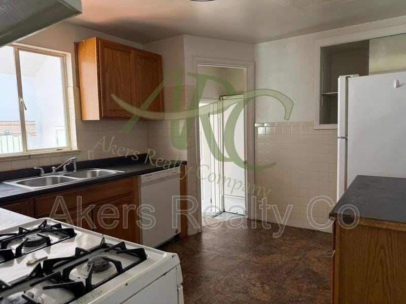 2601 Columbine Ave - Photo 4 of 15