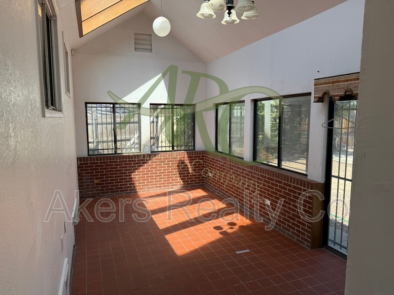 2601 Columbine Ave - Photo 6 of 15