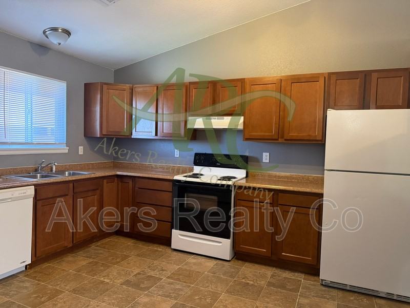 741 E Laporte Dr - Photo 3 of 14