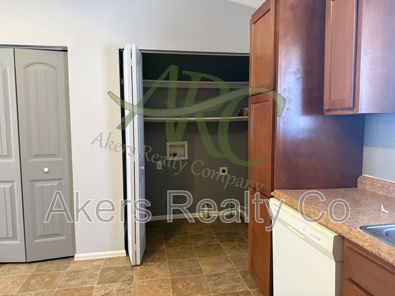 741 E Laporte Dr - Photo 4 of 14