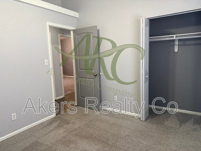 741 E Laporte Dr - Photo 7 of 14