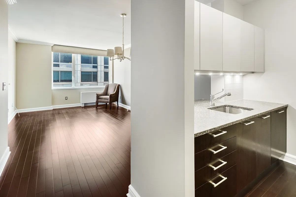 100 Riverside Blvd #7D - Photo 2 of 11