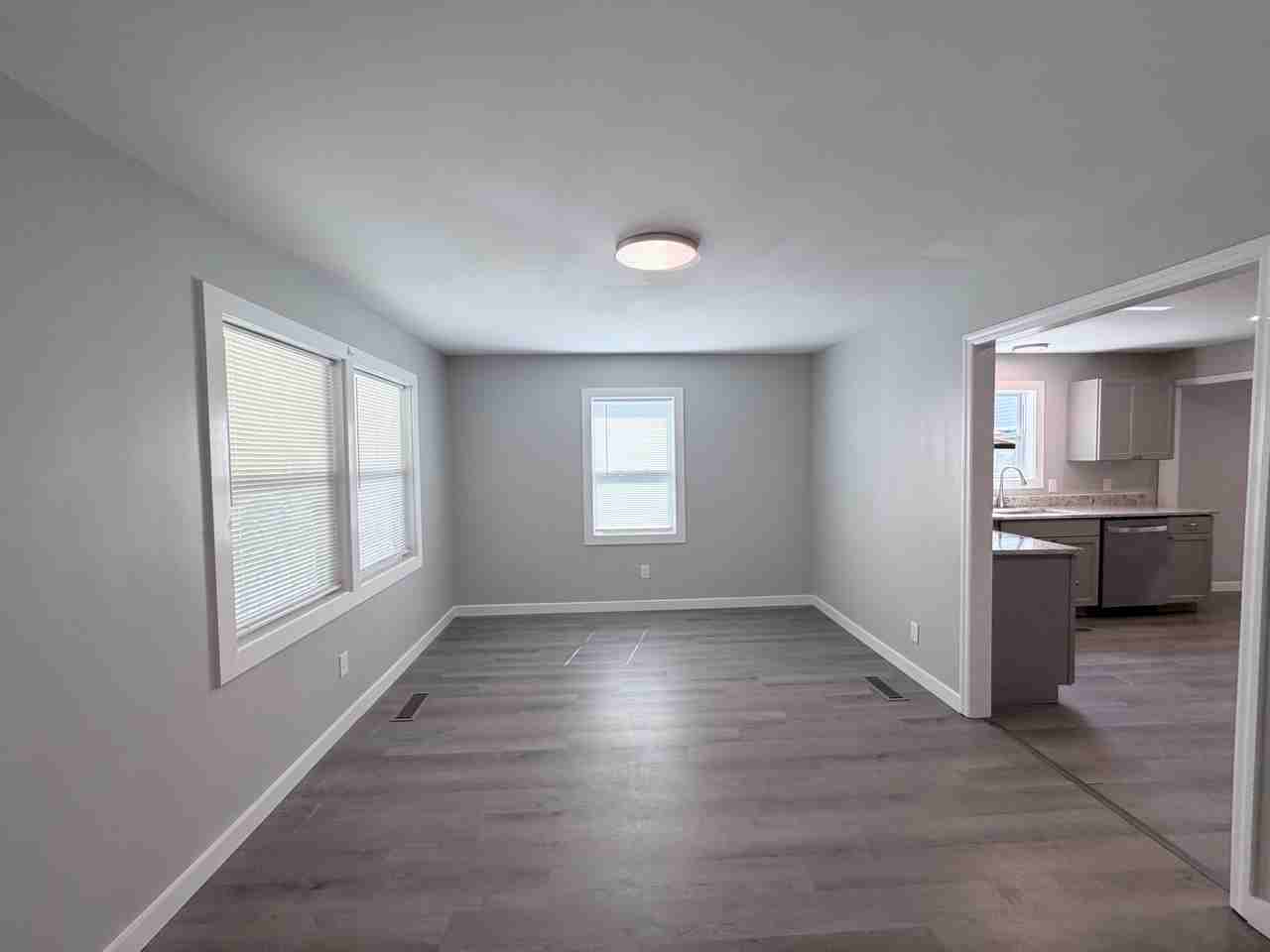 1224 Halsey Ave Ne - Photo 4 of 23