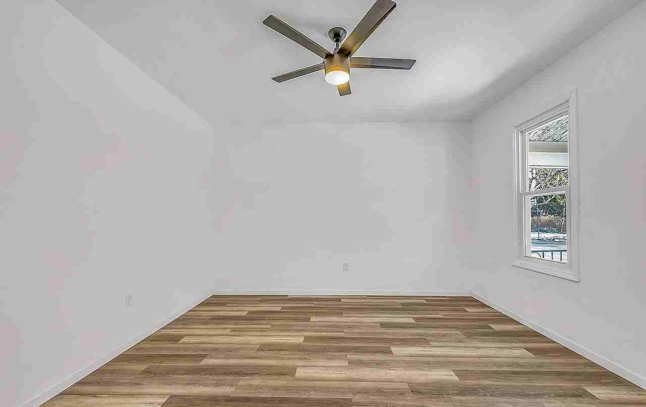 1030 Meadow Ave - Photo 2 of 13