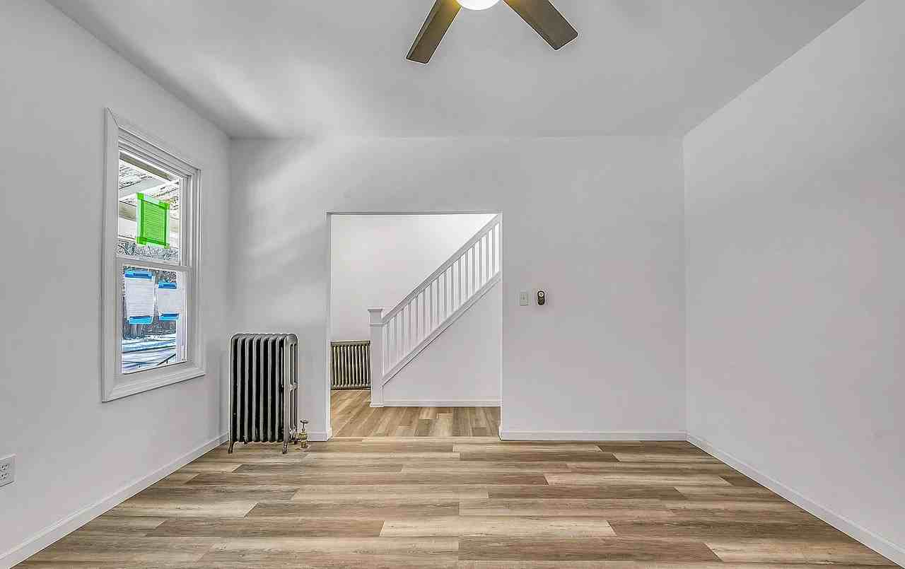 1030 Meadow Ave - Photo 3 of 13