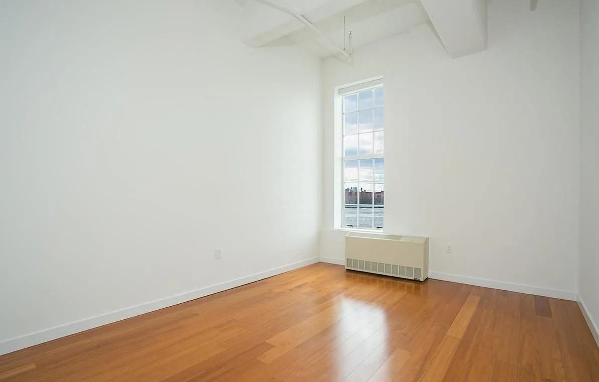 184 Kent Ave - Photo 5 of 13