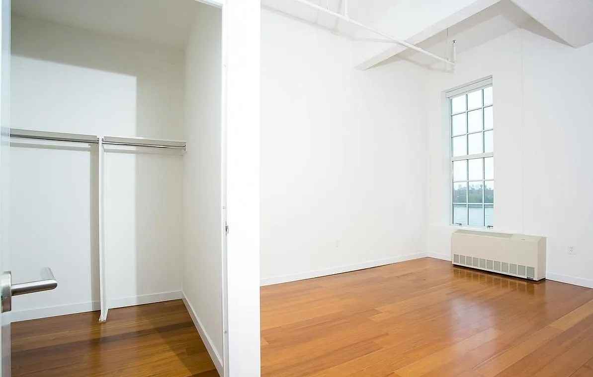 184 Kent Ave - Photo 6 of 13