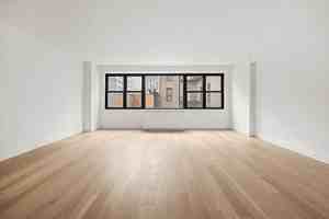 featured image of 115 E 9th St