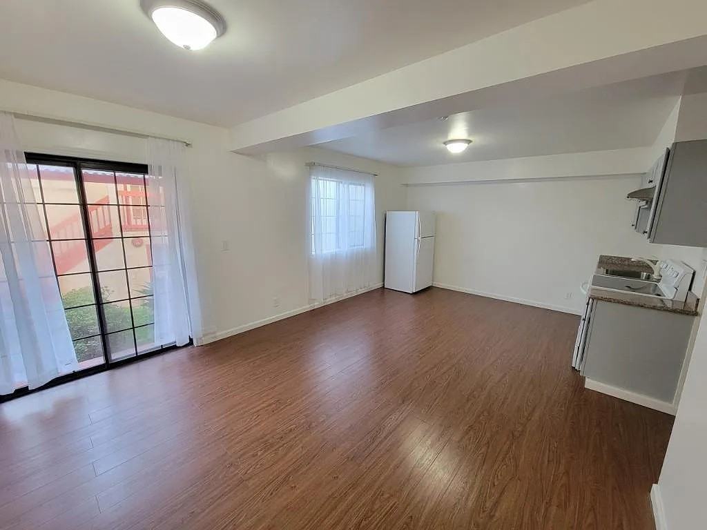 1339 48th Ave - Photo 2 of 9