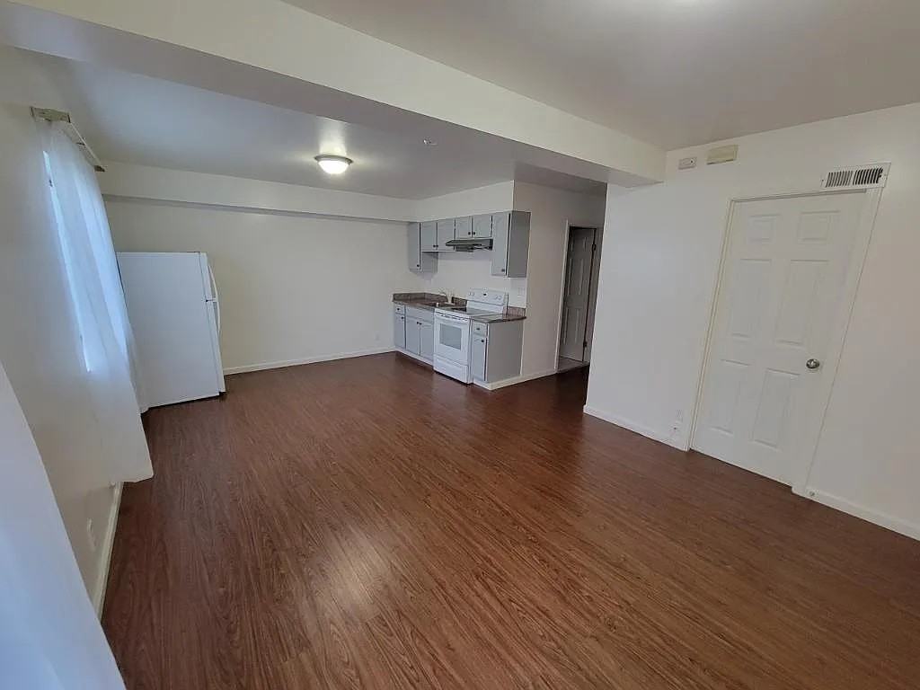 1339 48th Ave - Photo 3 of 9