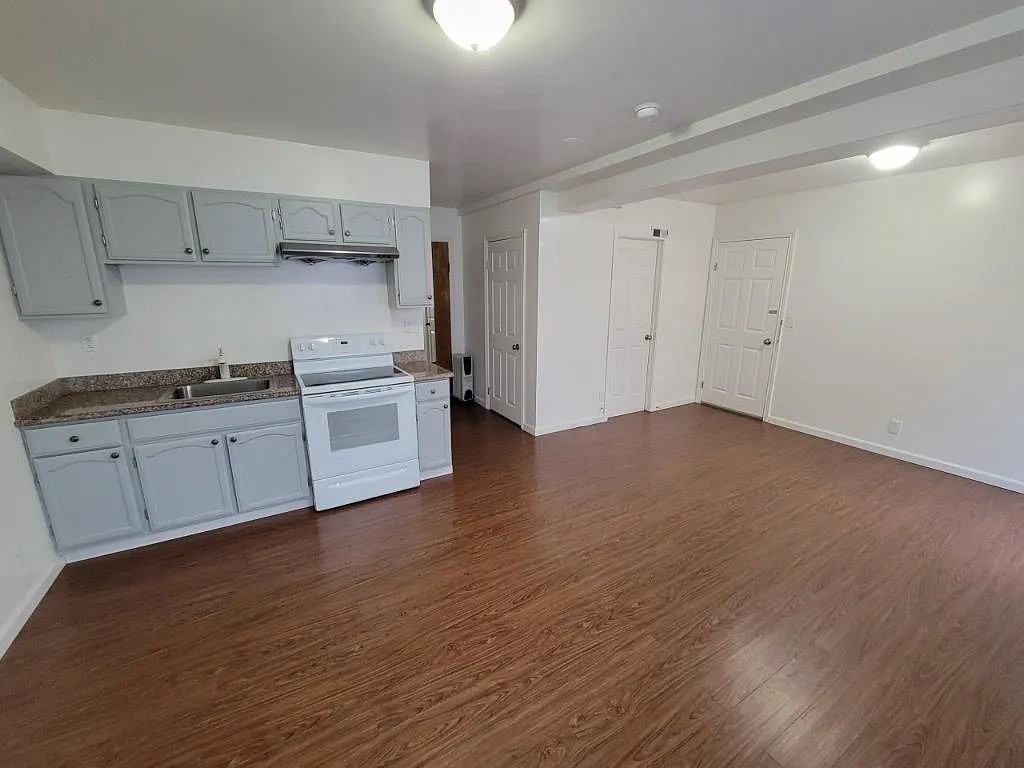 1339 48th Ave - Photo 4 of 9
