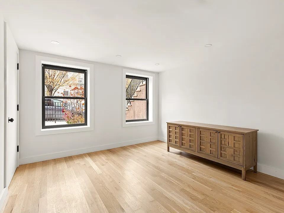 215 24th St - Photo 2 of 4