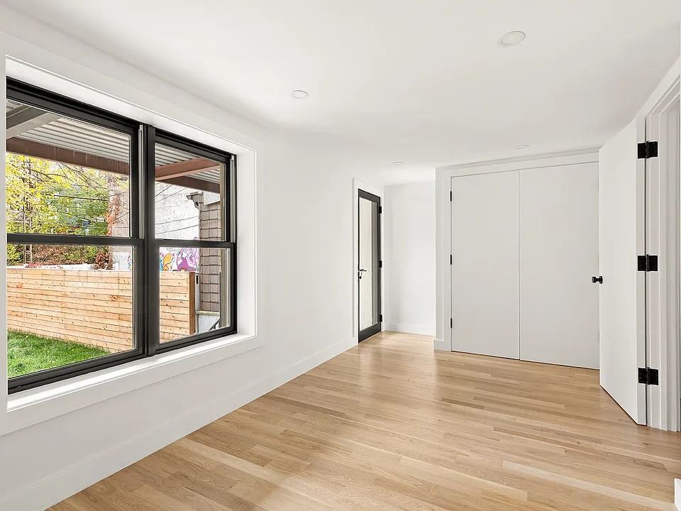 215 24th St - Photo 3 of 4