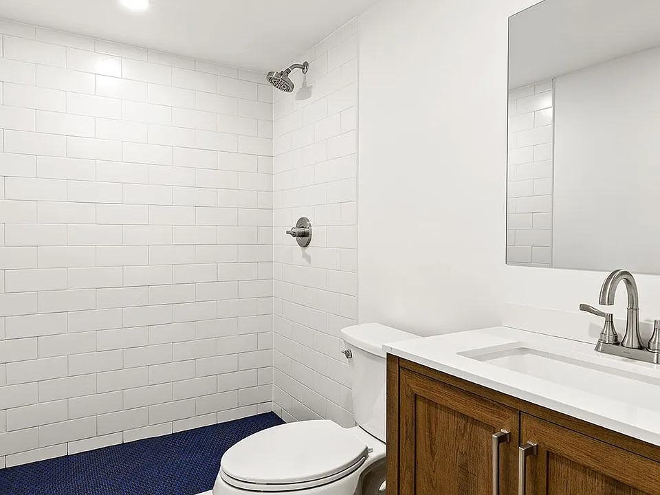 215 24th St - Photo 4 of 4