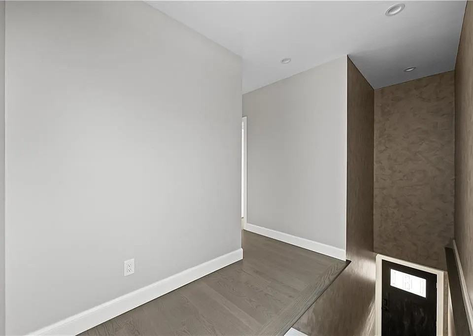 62 Abbey Ct - Photo 3 of 23