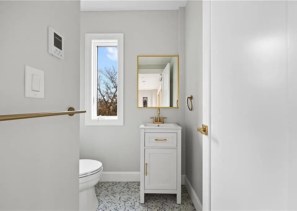 62 Abbey Ct - Photo 4 of 23