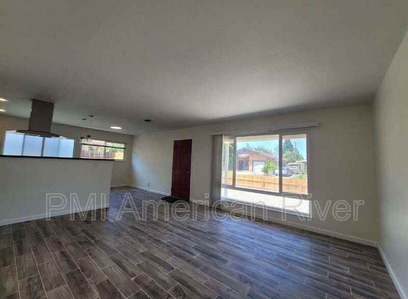 881 Beardsley Dr - Photo 3 of 18