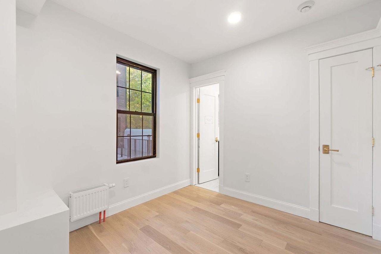 82 Colgate St - Photo 7 of 9