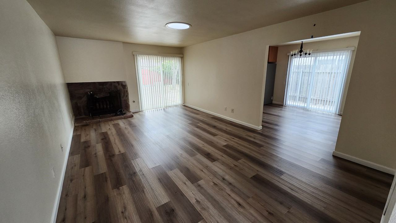 1305 W Hickory Ave - Photo 2 of 16