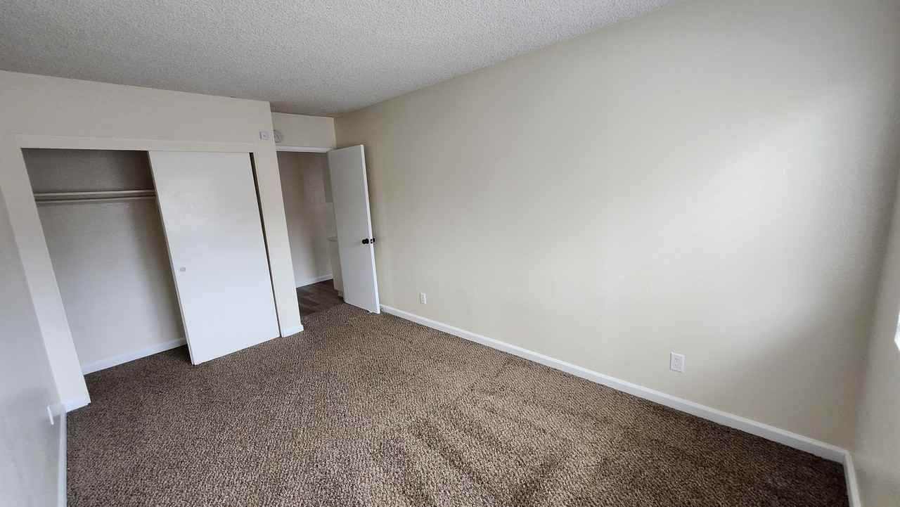 1305 W Hickory Ave - Photo 5 of 16