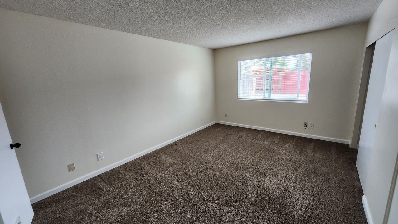1305 W Hickory Ave - Photo 6 of 16