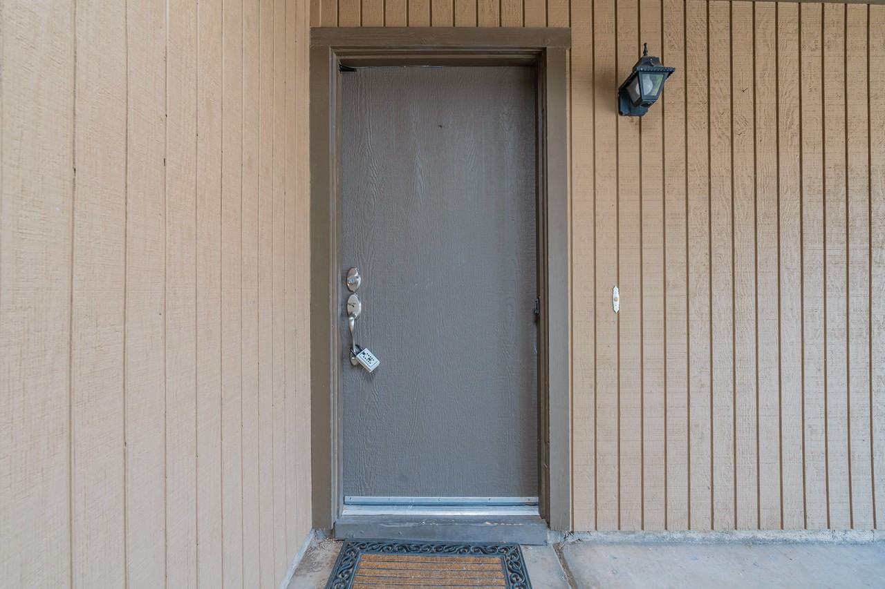1430 W Camino Lucientes - Photo 4 of 34
