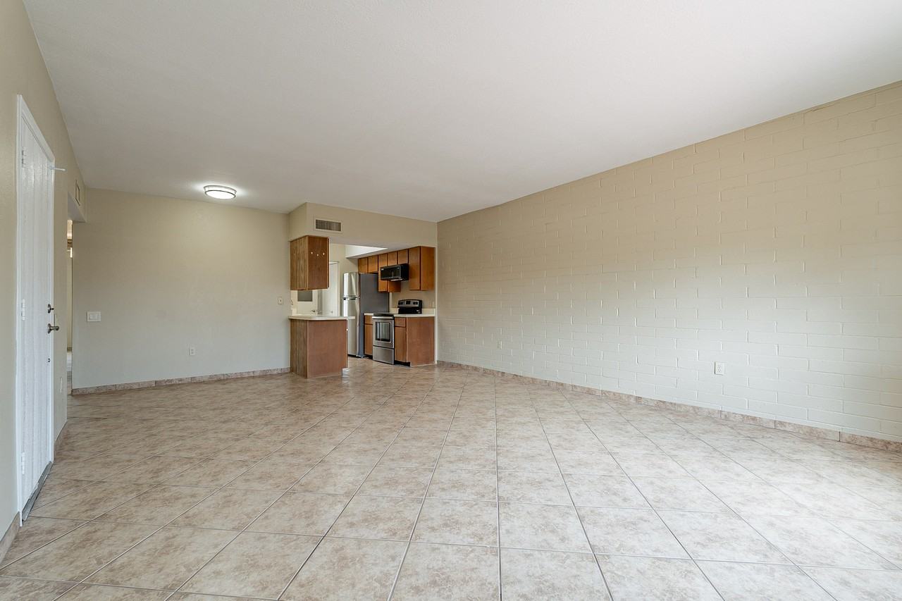 1430 W Camino Lucientes - Photo 5 of 34