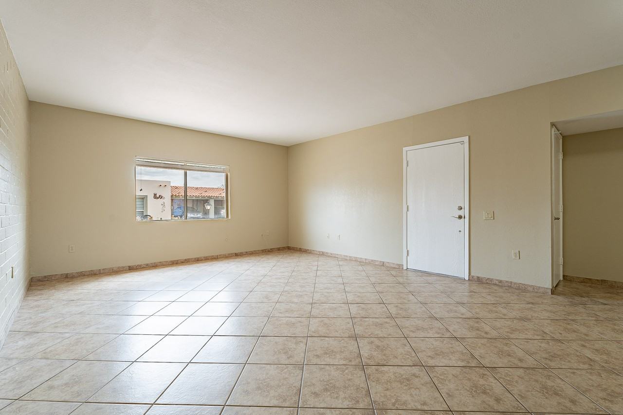 1430 W Camino Lucientes - Photo 7 of 34