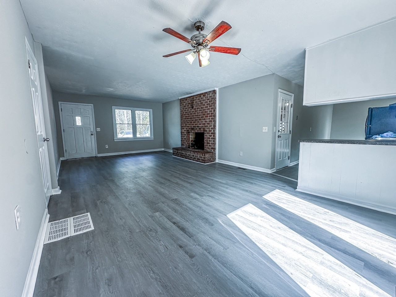 603 Henson Cir - Photo 4 of 17
