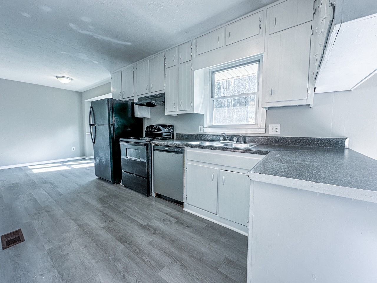 603 Henson Cir - Photo 5 of 17