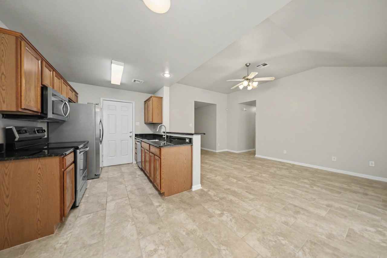607 E Union - Photo 2 of 11