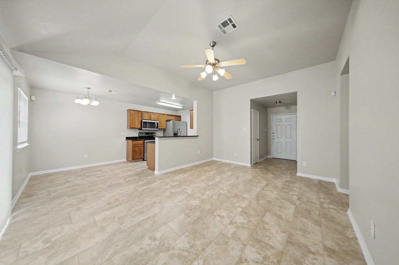 607 E Union - Photo 4 of 11