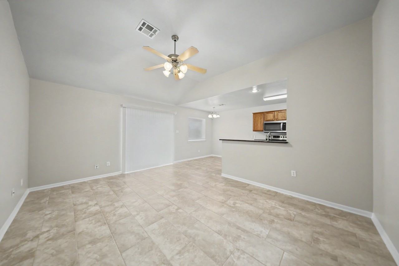 607 E Union - Photo 5 of 11