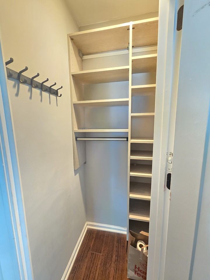 1023 Oak Lake Ct - Photo 3 of 44