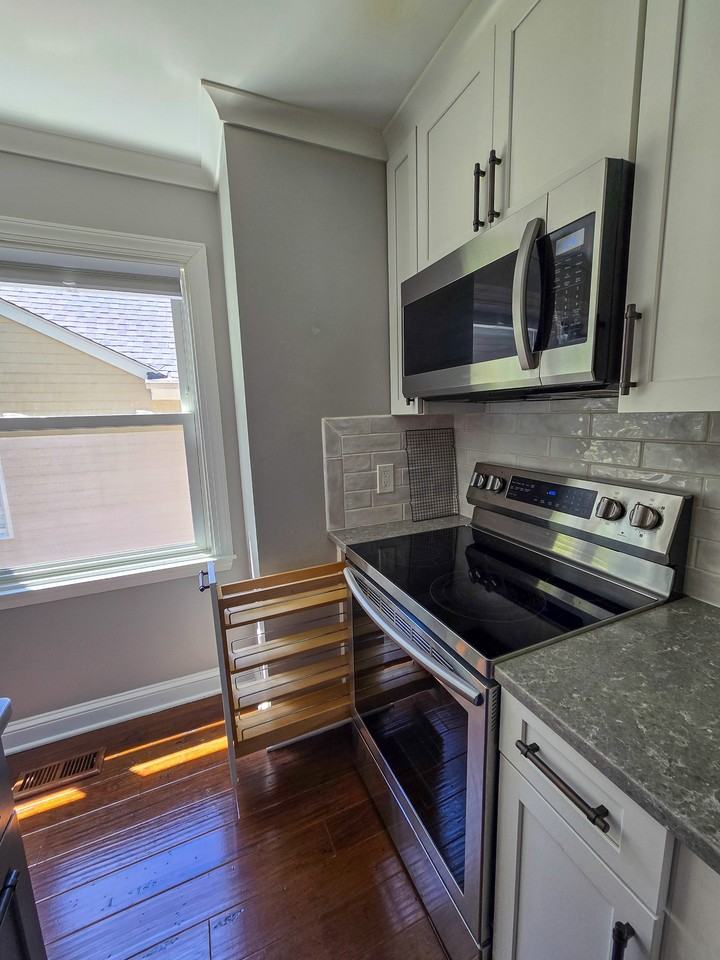 1023 Oak Lake Ct - Photo 6 of 44