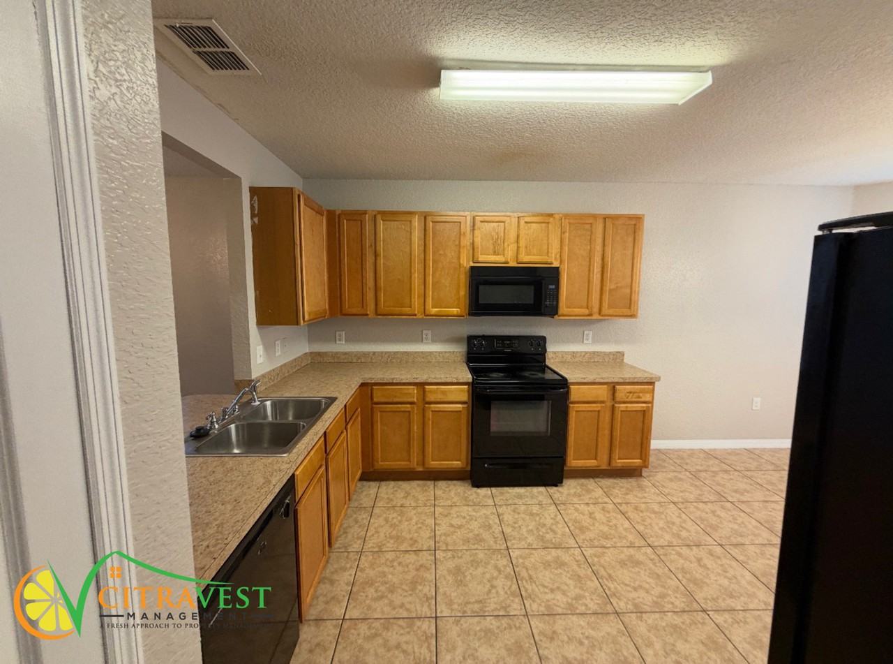 1625 Wallace Manor Blvd - Photo 3 of 12