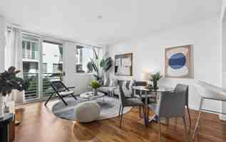 featured image of 555 4th St