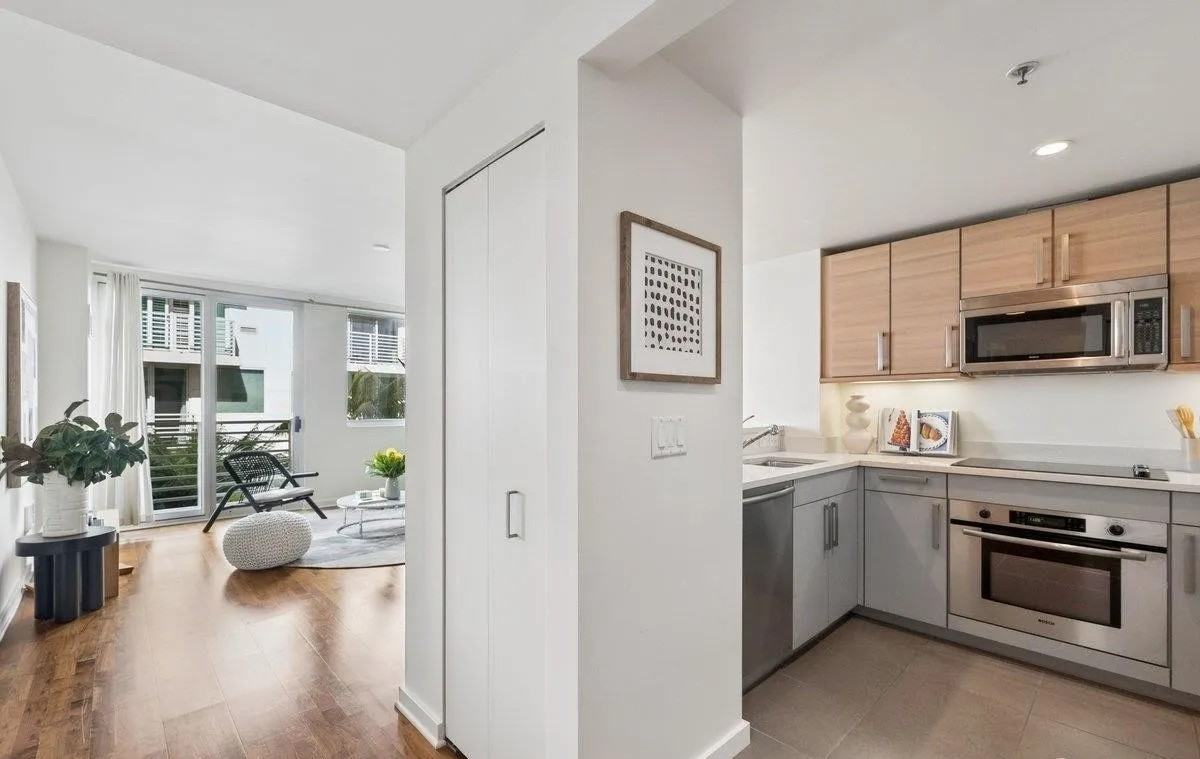 555 4Th St - Photo 3 of 11