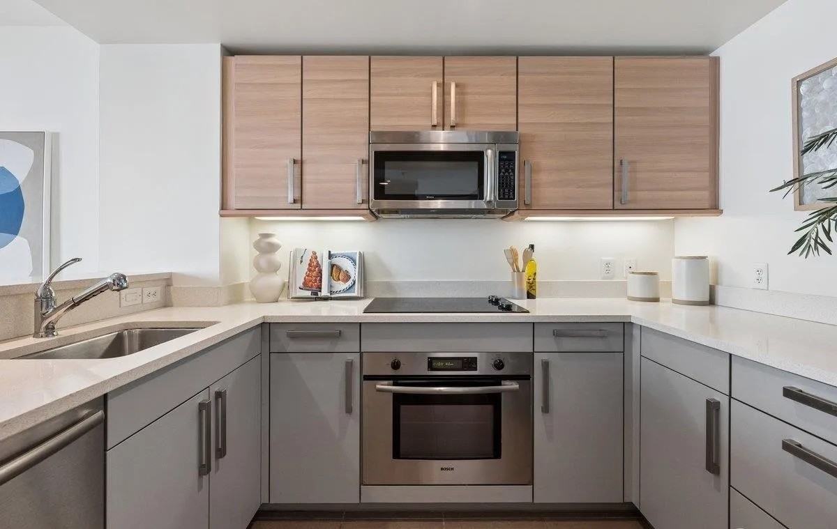 555 4Th St - Photo 4 of 11