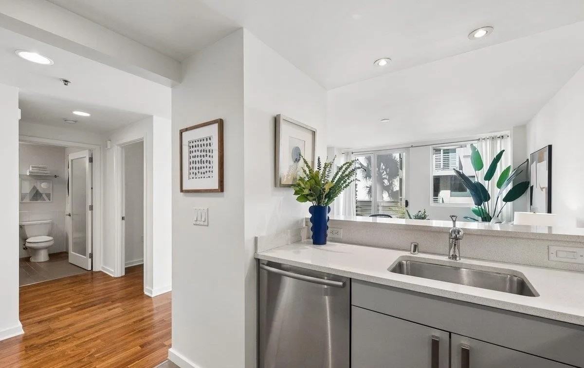 555 4Th St - Photo 5 of 11