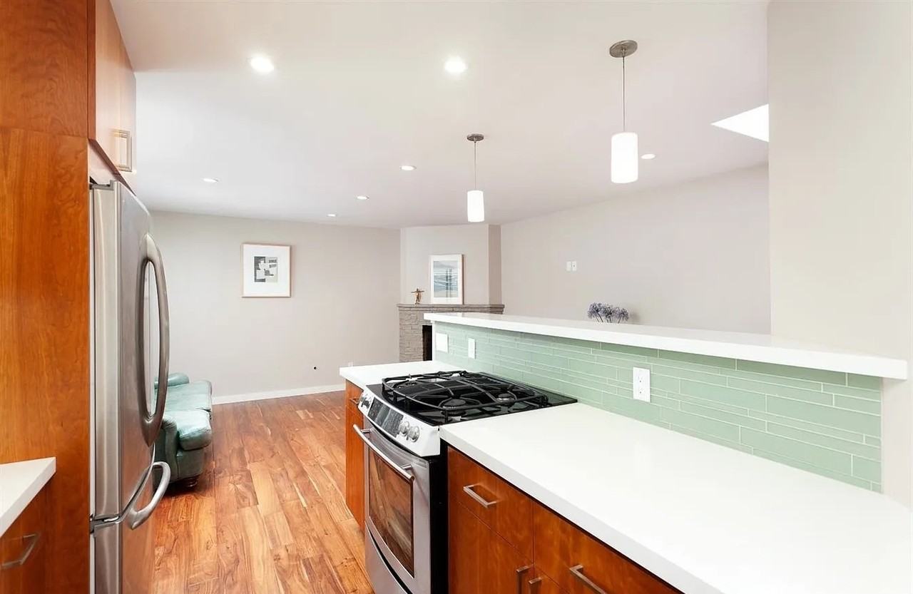 733 Chestnut St - Photo 2 of 8