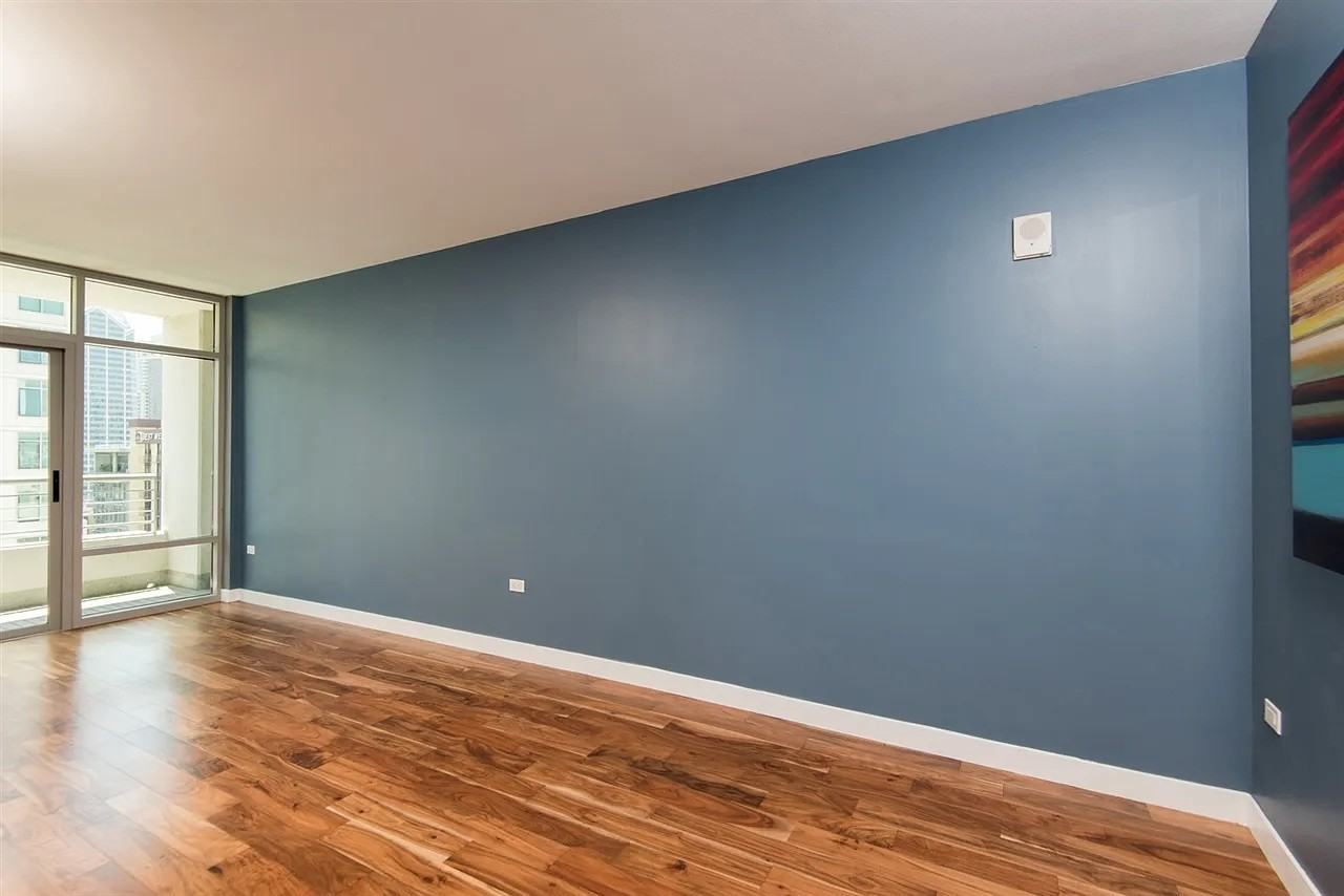 425 W Beech St - Photo 3 of 11