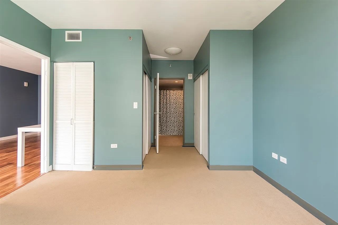 425 W Beech St - Photo 5 of 11
