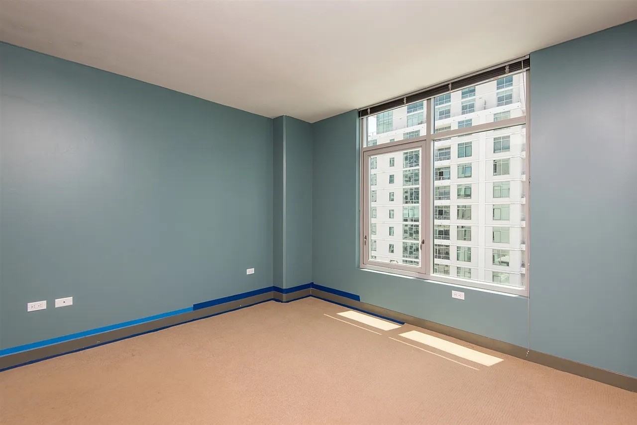 425 W Beech St - Photo 6 of 11