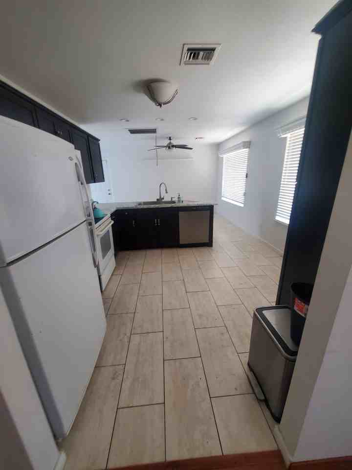 2434 W Sunnyside Ave - Photo 3 of 12